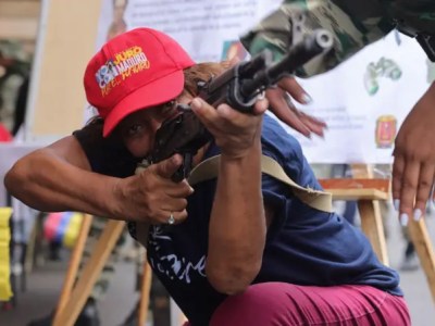 «Si tengo que dejar mi vida luchando, la dejo»: el entrenamiento a civiles que hace el gobierno de Venezuela 